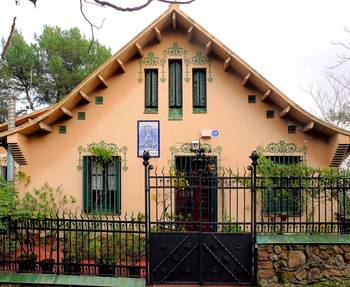 Оформление фасада дома в модерна стиле