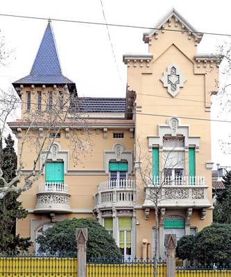 Фасад в готическом стиле