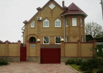 Оформление фасада дома в готическом стиле