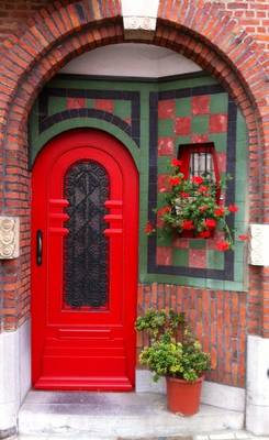 Пример дома с красивой дверью