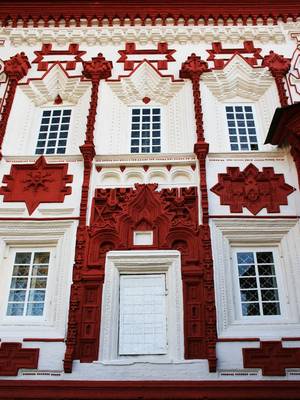 Оформление фасада дома в псевдорусском стиле