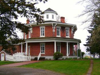 Оформление фасада дома в викторианском стиле