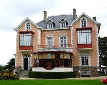 Красивый дом в французском стиле