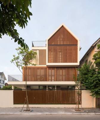 Красивый коричневый дом в современном стиле