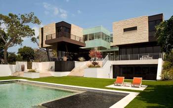 Дизайн дома черного цвета в авторского стиле