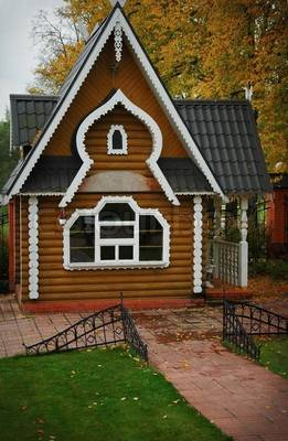 Дизайн фасада дома коричневого цвета в деревенском стиле