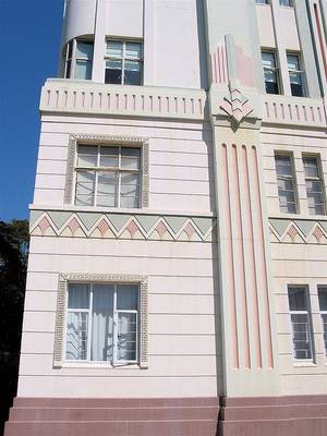 Отделка фасада дома розового цвета в ардеко стиле