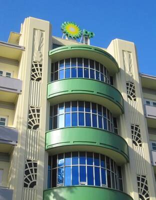 Пример фасада зеленого цвета
