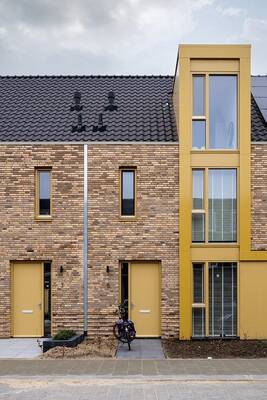 Дизайн дома желтого цвета в современном стиле