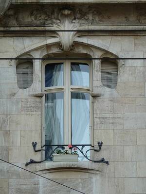 Фото фасада с интересными окнами