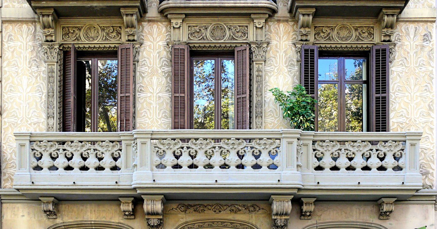 Балкон и стены с бархатной фактурой