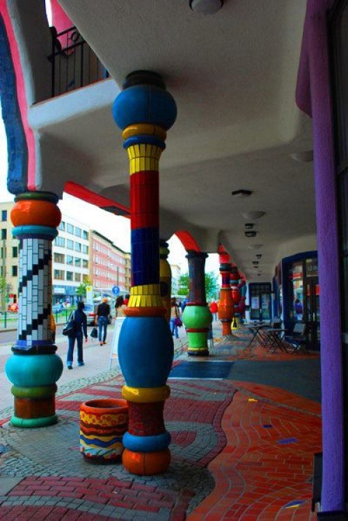 Необычные цветные колонны