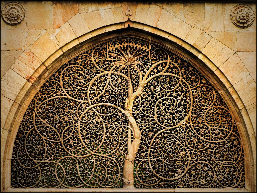 Роскошные арки мечети Сиди Саййед 