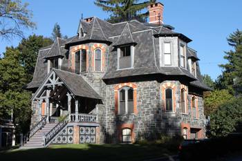 Фото дома в викторианском стиле с рустами