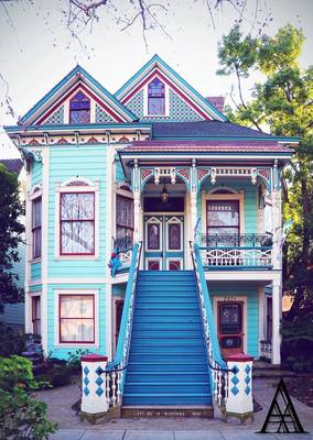 Викторианский дом бирюзового цвета