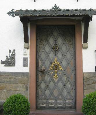 Фото красивого дома с красивой дверью