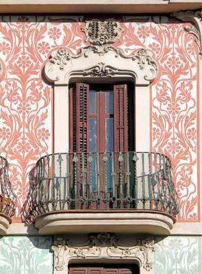 Фотография фасада в модерна стиле с красивым балконом