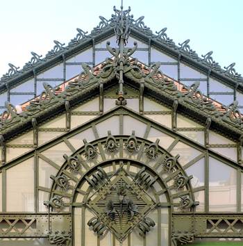 Вариант фасада зеленого цвета в ардеко стиле
