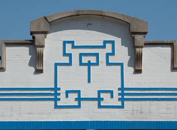 Пример  фасада голубого цвета в ардеко стиле