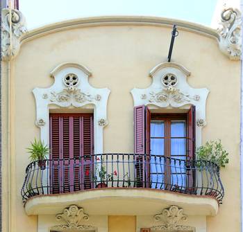 Фото балкона на фасаде дома