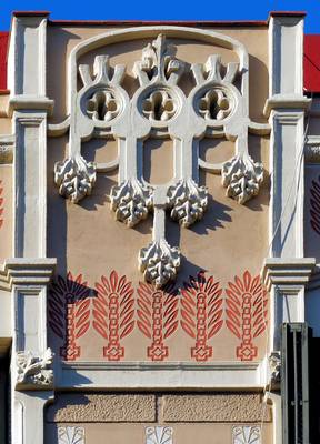 Декоративная отделка фасада бежевого цвета в ардеко стиле