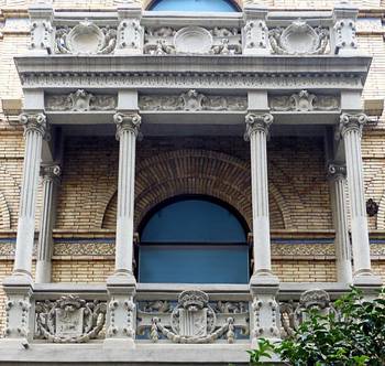 Пример облицовки фасада с колоннами