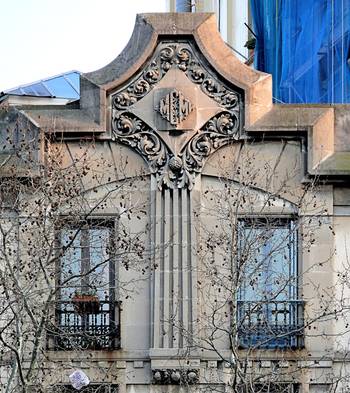 Фасад с фронтоном в ампир стиле.