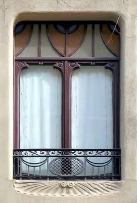 Вариант фасада коричневого цвета в модерна стиле