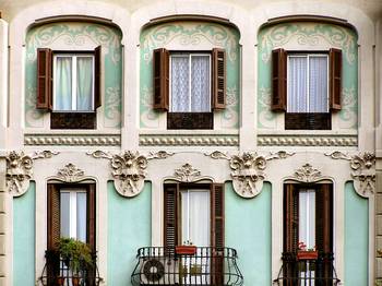 Пример красивой отделки фасада дома бирюзового цвета в модерна стиле