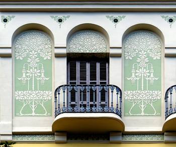 Пример красивого штукатурного фасада бирюзового цвета