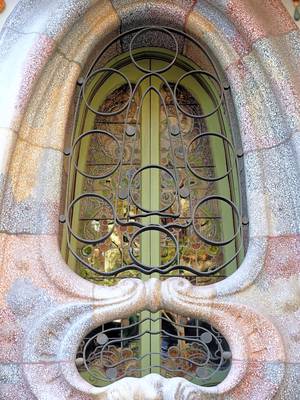 Украшение фасада в готическом стиле