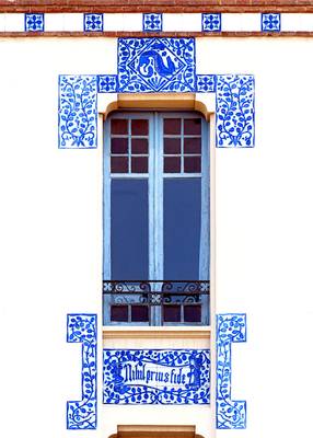 Фасад синего цвета
