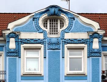 Дизайн фасада синего цвета в модерна стиле