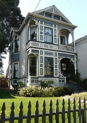 Фото фасада пестрого цвета в викторианском стиле