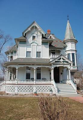 Дизайн дома в викторианском стиле с узорами