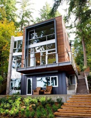 Дизайн фасада стеклянного дома пестрого цвета