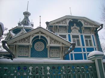 Дизайн дома синего цвета в деревенском стиле