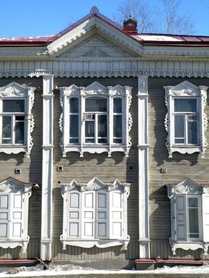 Серый фасад в деревенском стиле