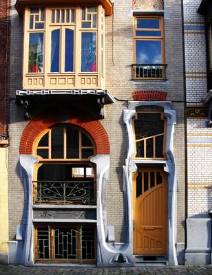 Ардеко дом с интересными окнами