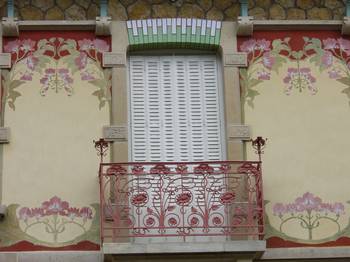Декоративная отделка фасада пестрого цвета в модерна стиле