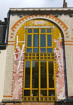 Фасад бежевого цвета в ардеко стиле