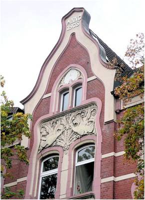 Отделка фасада дома розового цвета в модерна стиле