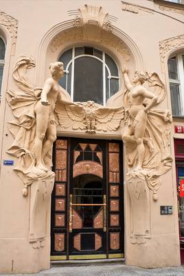 Пример красивого фасада с красивым входом