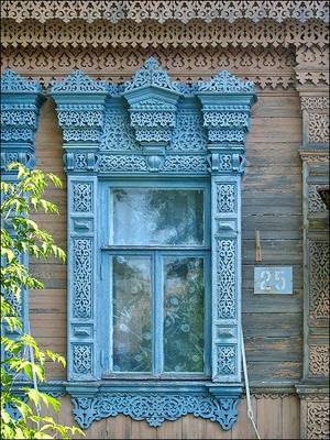 Отделка фасада дома голубого цвета в деревенском стиле