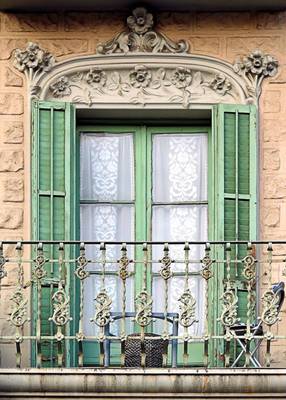 Дом бирюзового цвета в французском стиле