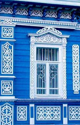 Синий дом в деревенском стиле