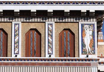 Оформление фасада пестрого цвета в ардеко стиле