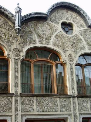 Пример красивого фасада с фронтоном