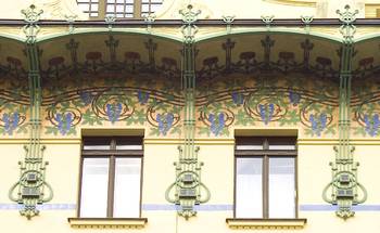 Пример красивого фасада пестрого цвета в модерна стиле