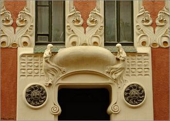 Пример отделки фасада оранжевого цвета в модерна стиле